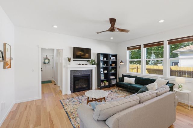 806 E 10th Ave, Spokane, WA 99202