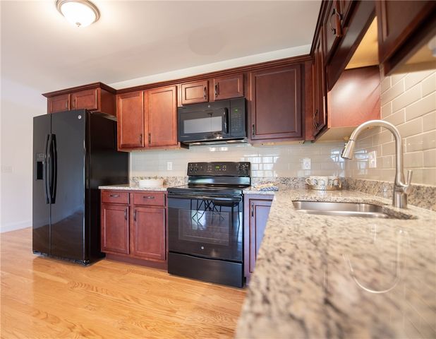 7 Gray Coach Lane 711, Cranston, RI 02921