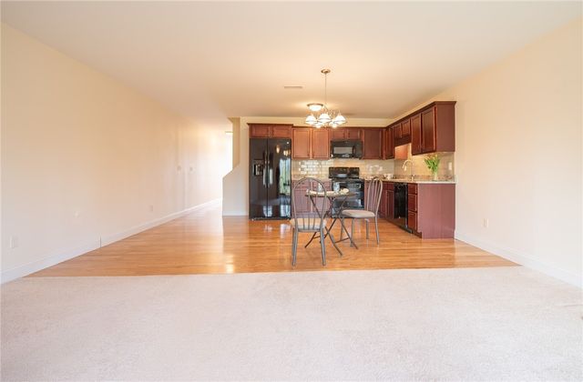 7 Gray Coach Lane 711, Cranston, RI 02921