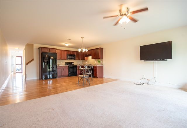 7 Gray Coach Lane 711, Cranston, RI 02921