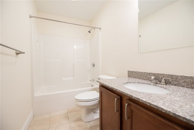 7 Gray Coach Lane 711, Cranston, RI 02921