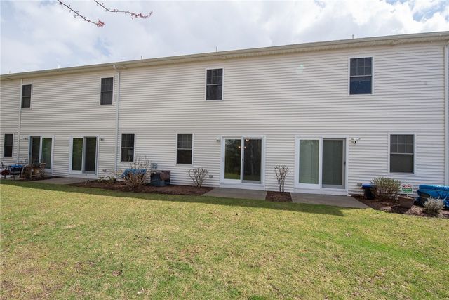 7 Gray Coach Lane 711, Cranston, RI 02921