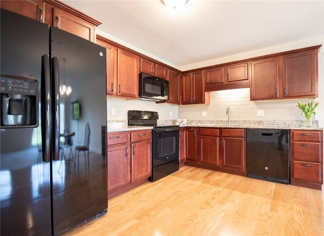 7 Gray Coach Lane 711, Cranston, RI 02921