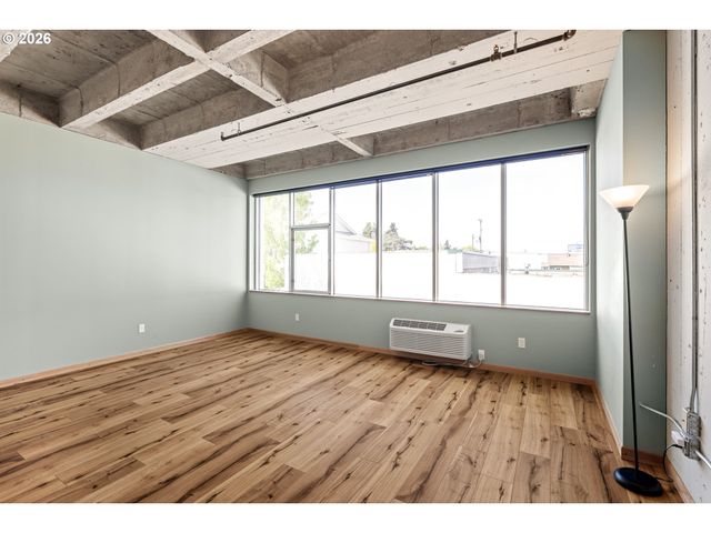 900 Ne 81ST Ave 207, Portland, OR 97213