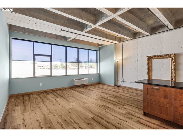 900 Ne 81ST Ave 207, Portland, OR 97213