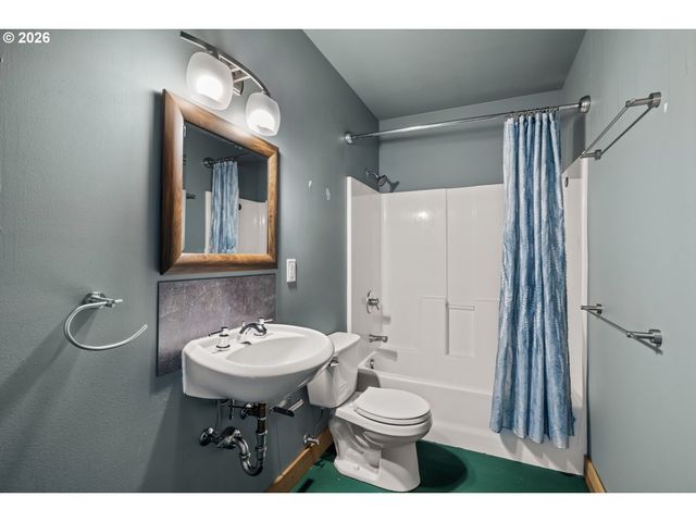 900 Ne 81ST Ave 207, Portland, OR 97213