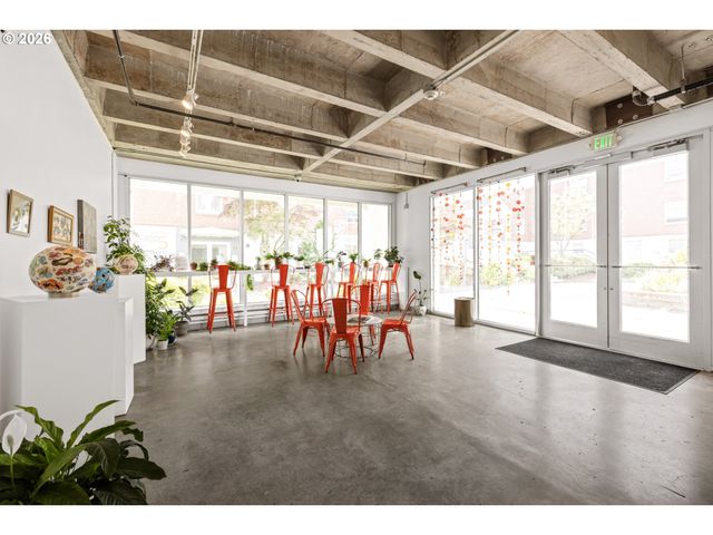 900 Ne 81ST Ave 207, Portland, OR 97213