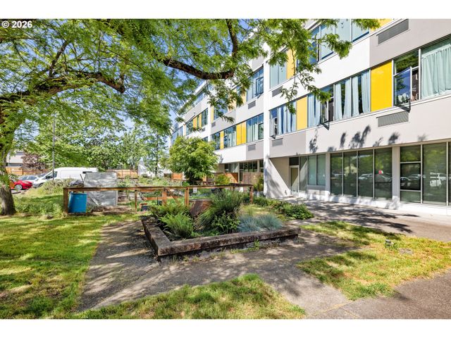 900 Ne 81ST Ave 207, Portland, OR 97213