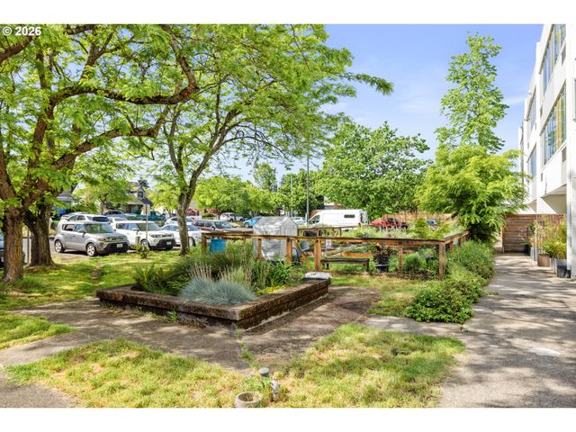 900 Ne 81ST Ave 207, Portland, OR 97213