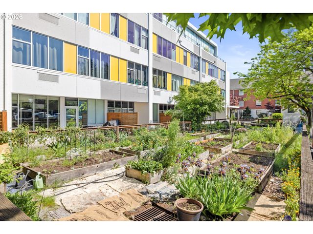 900 Ne 81ST Ave 207, Portland, OR 97213