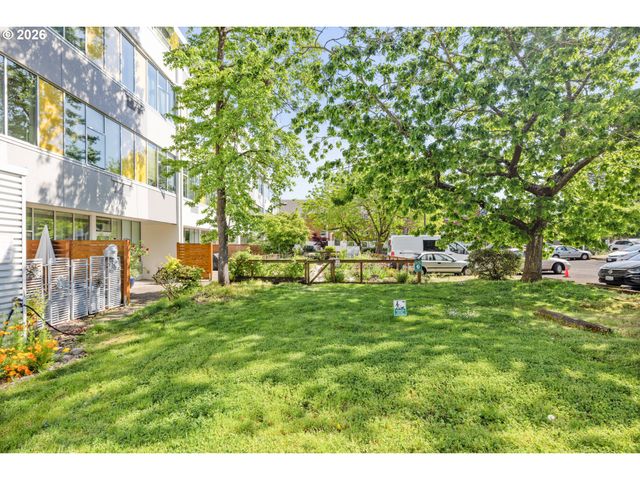 900 Ne 81ST Ave 207, Portland, OR 97213