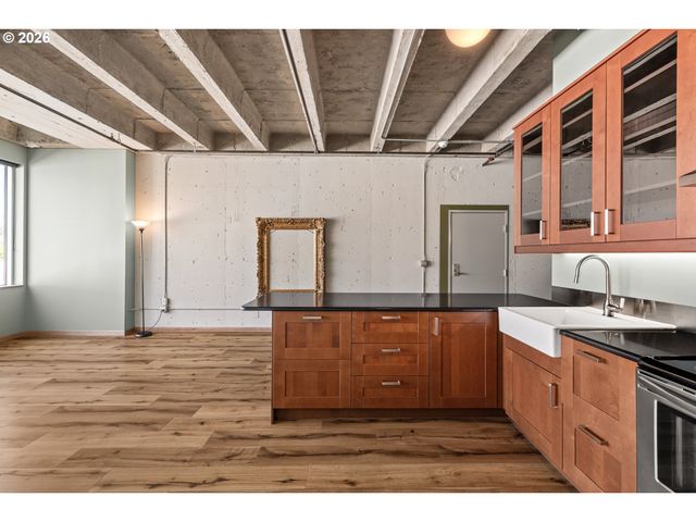 900 Ne 81ST Ave 207, Portland, OR 97213