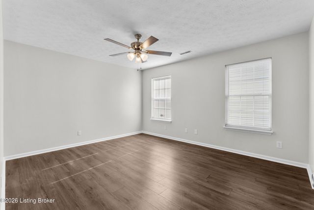 6524 Cottagemeadow Dr, Louisville, KY 40218