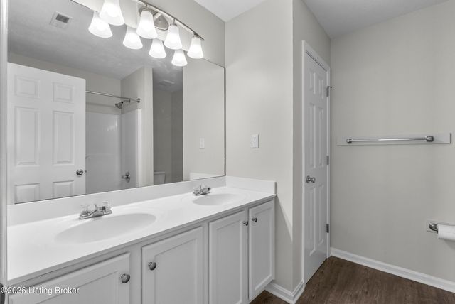 6524 Cottagemeadow Dr, Louisville, KY 40218