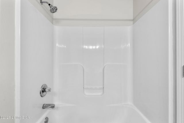 6524 Cottagemeadow Dr, Louisville, KY 40218