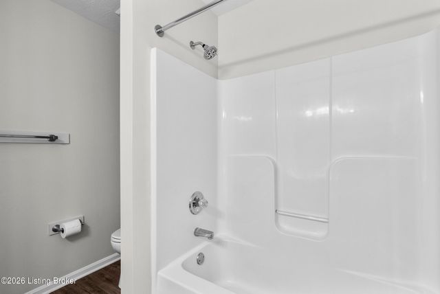 6524 Cottagemeadow Dr, Louisville, KY 40218