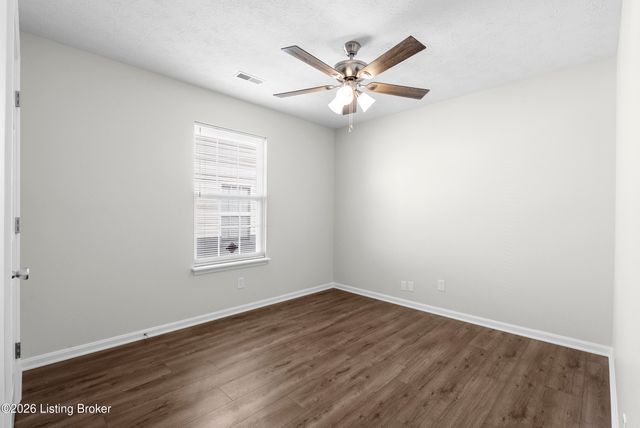 6524 Cottagemeadow Dr, Louisville, KY 40218