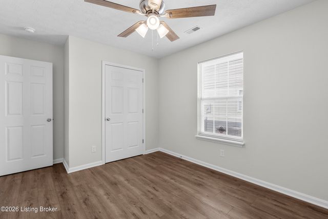 6524 Cottagemeadow Dr, Louisville, KY 40218