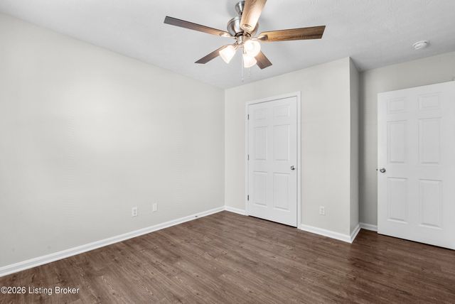 6524 Cottagemeadow Dr, Louisville, KY 40218