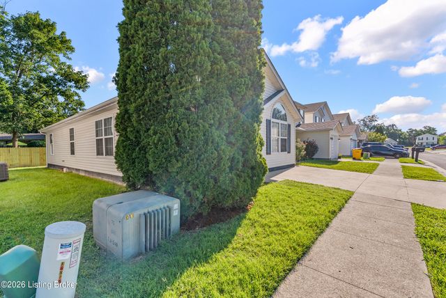 6524 Cottagemeadow Dr, Louisville, KY 40218