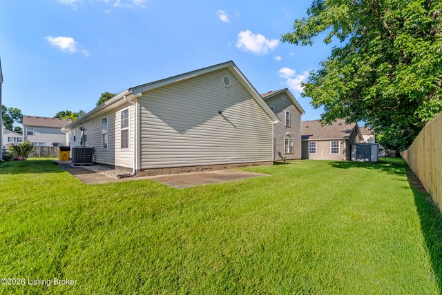 6524 Cottagemeadow Dr, Louisville, KY 40218