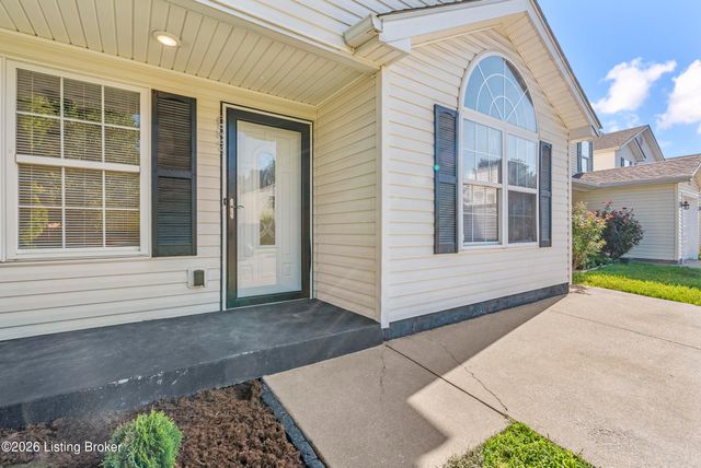 6524 Cottagemeadow Dr, Louisville, KY 40218