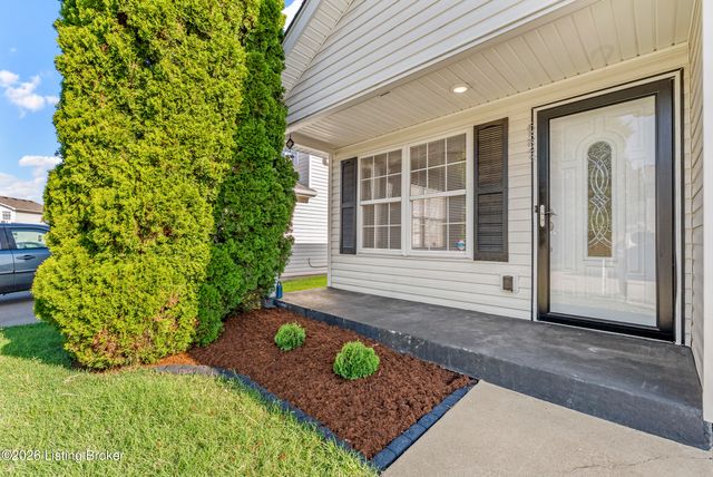 6524 Cottagemeadow Dr, Louisville, KY 40218
