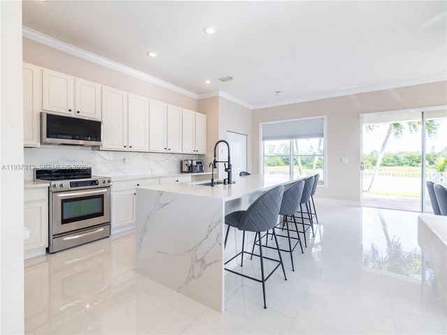 903 NW 167th Ave, Pembroke Pines, FL 33028