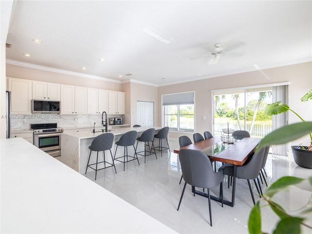 903 NW 167th Ave, Pembroke Pines, FL 33028