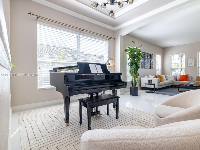 903 NW 167th Ave, Pembroke Pines, FL 33028