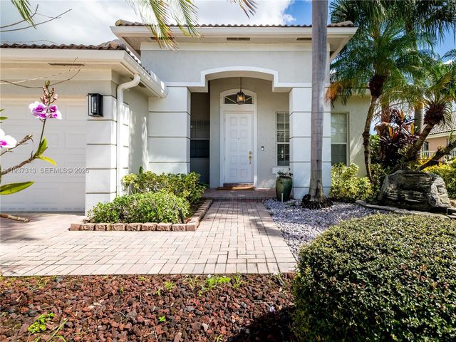 903 NW 167th Ave, Pembroke Pines, FL 33028