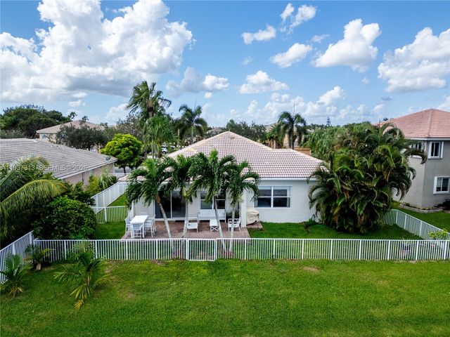 903 NW 167th Ave, Pembroke Pines, FL 33028