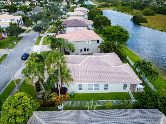 903 NW 167th Ave, Pembroke Pines, FL 33028