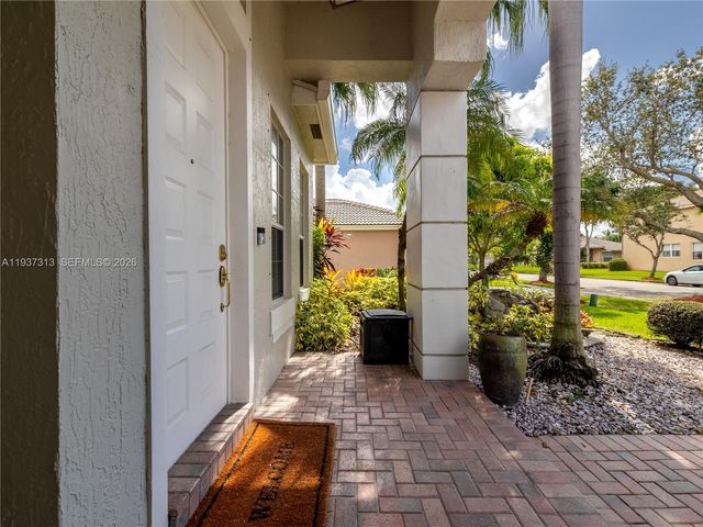 903 NW 167th Ave, Pembroke Pines, FL 33028