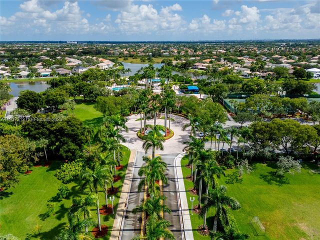 903 NW 167th Ave, Pembroke Pines, FL 33028