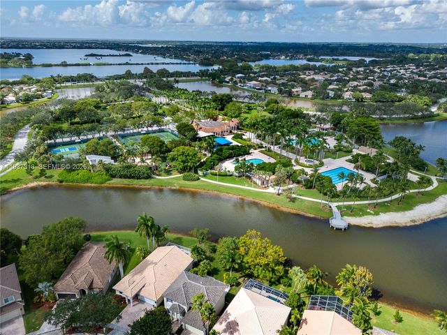 903 NW 167th Ave, Pembroke Pines, FL 33028