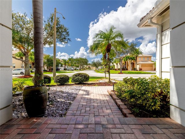 903 NW 167th Ave, Pembroke Pines, FL 33028