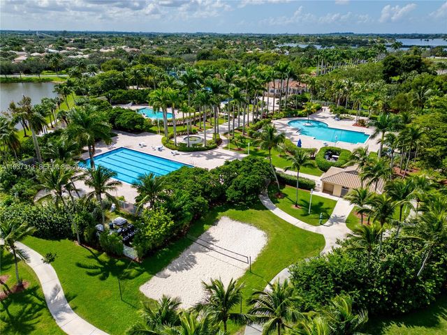 903 NW 167th Ave, Pembroke Pines, FL 33028