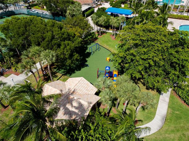 903 NW 167th Ave, Pembroke Pines, FL 33028