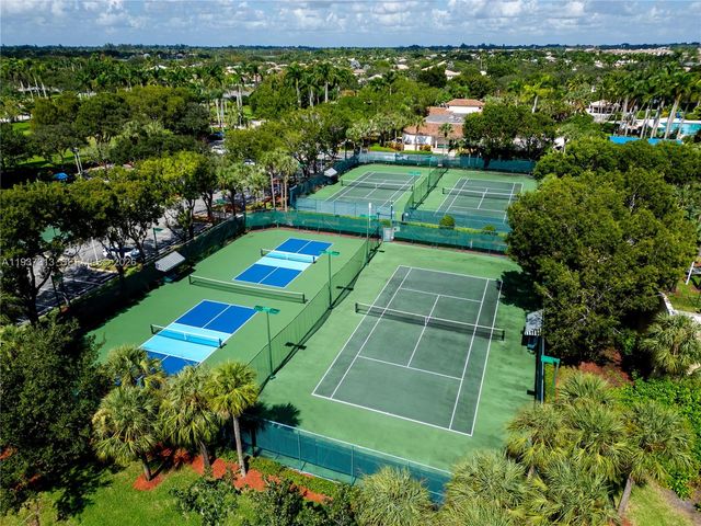 903 NW 167th Ave, Pembroke Pines, FL 33028