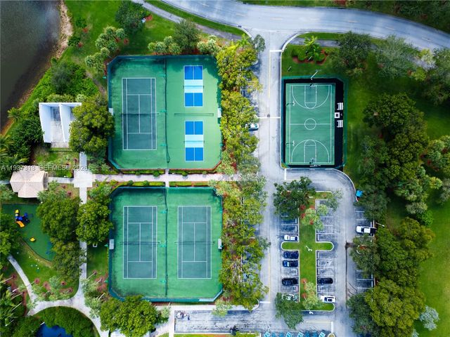 903 NW 167th Ave, Pembroke Pines, FL 33028