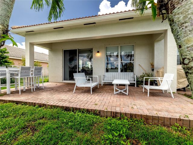 903 NW 167th Ave, Pembroke Pines, FL 33028