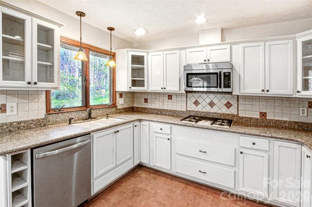 540 Chickadee Lane, Brevard, NC 28712