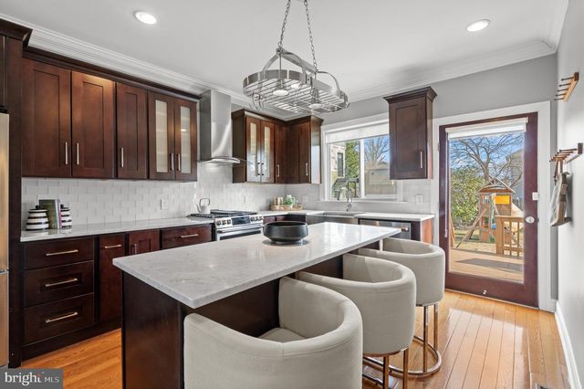 3021 24TH ST NE, Washington, DC 20018