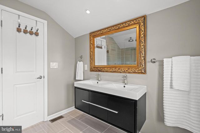 3021 24TH ST NE, Washington, DC 20018