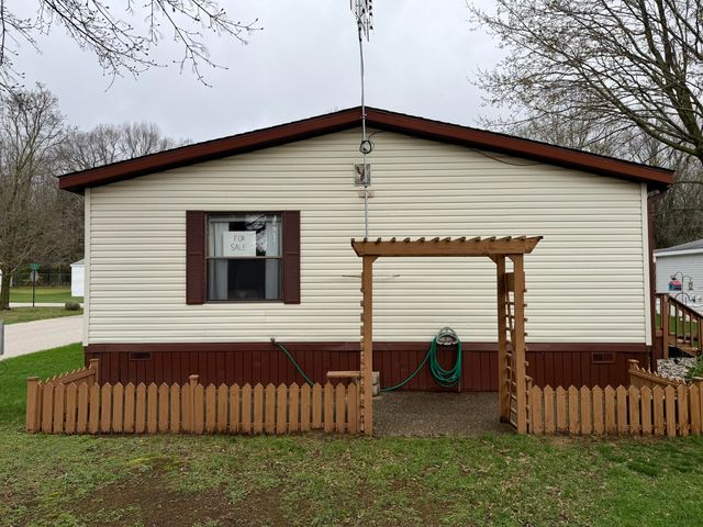 157 Apple Court, Muskegon, MI 49445