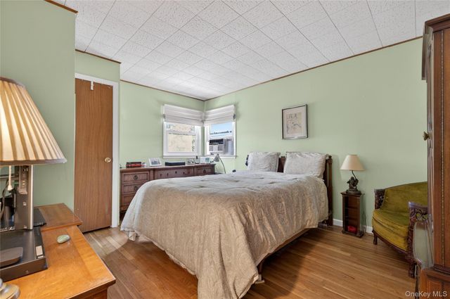 21 Whitney Avenue, Floral Park, NY 11001