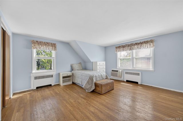 21 Whitney Avenue, Floral Park, NY 11001