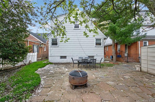 21 Whitney Avenue, Floral Park, NY 11001