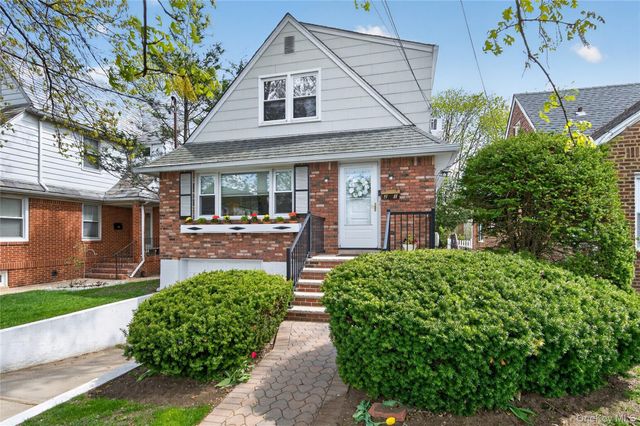 21 Whitney Avenue, Floral Park, NY 11001
